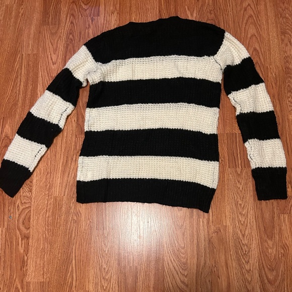 Joe Fresh Sweater - Picture 2 of 3